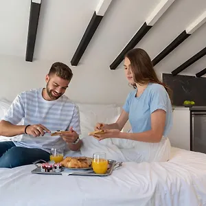 https://thess-residences.hotels-of-thessaloniki.com
